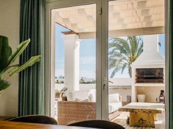 Elegant Andalusian Villa with Heated Pool on La Resina Golf, Selwo