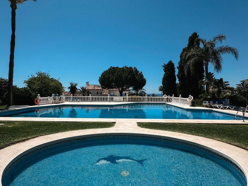 Elegant Townhouse with Terraces and Sea Views El Paraíso Alto, Estepona