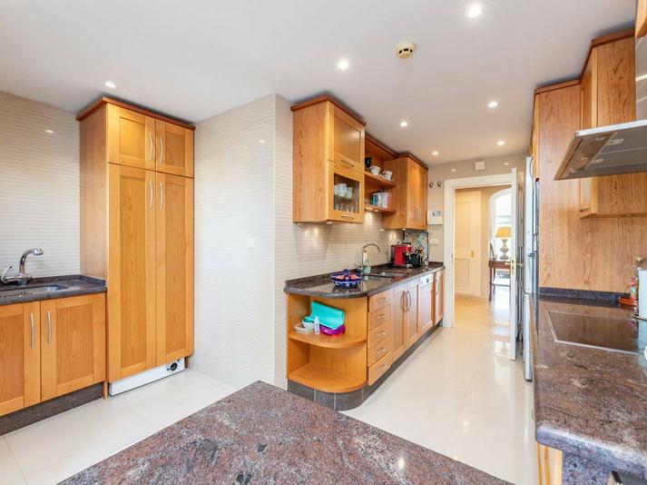 Luxury Apartment in La Alzambra Hill Club – Puerto Banús