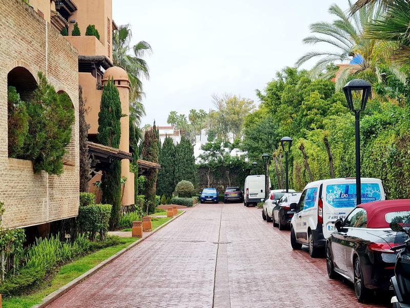 Elegant Ground-Floor Apartment in Exclusive Guadalmina Baja Just 500m from the Beach