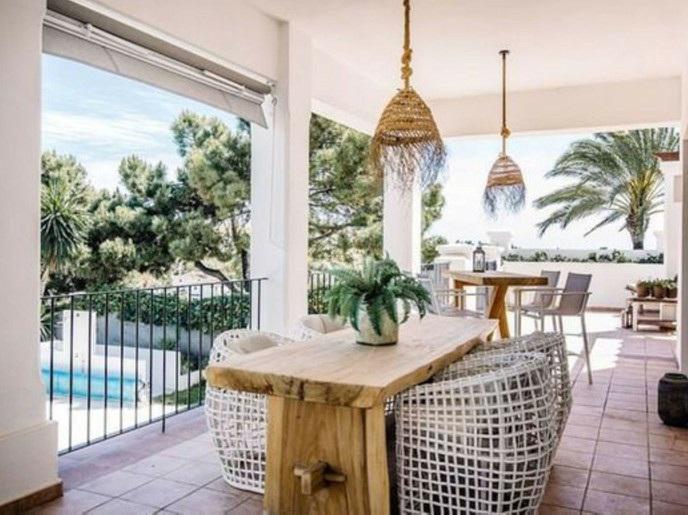 Elegant Andalusian Villa with Heated Pool on La Resina Golf, Selwo