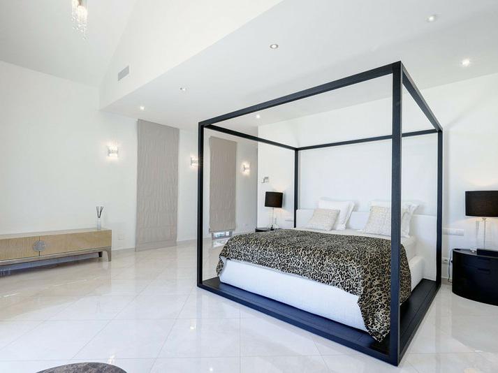 Exceptional Villa for Long-Term Rent in Sotogrande Alto Elegant, Spacious and Private