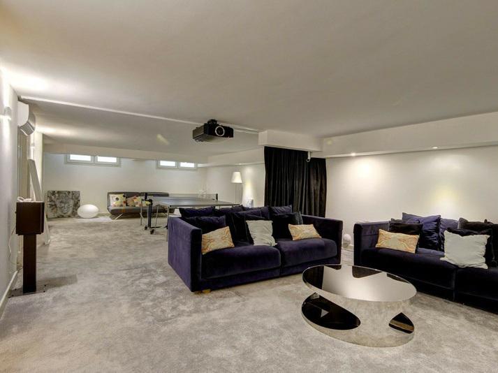 Elegant Beachside Villa with Private Pool Walk to Puerto Banús