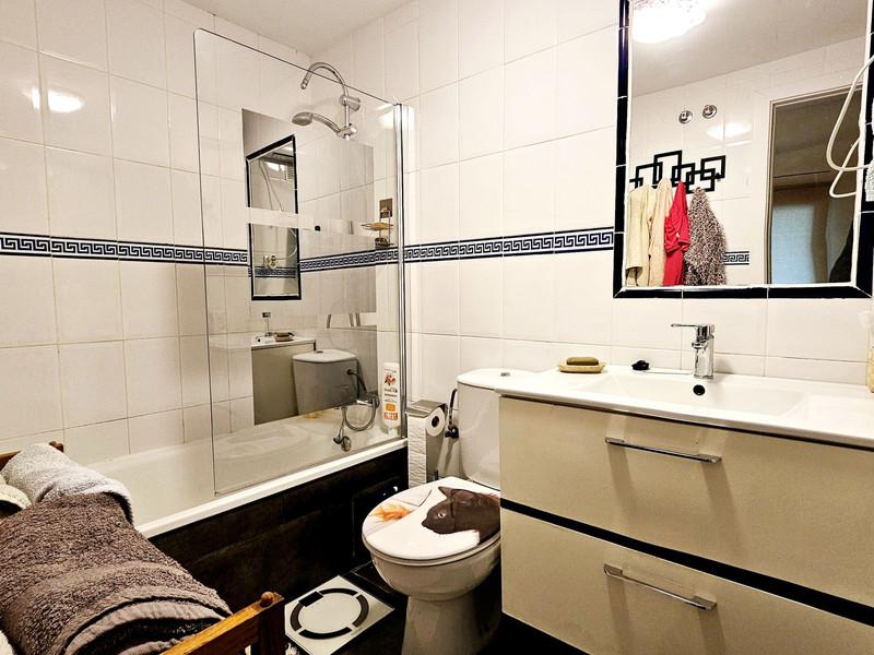 Apartment with Spectacular Views on the Frontline of Golf – Casares Costa