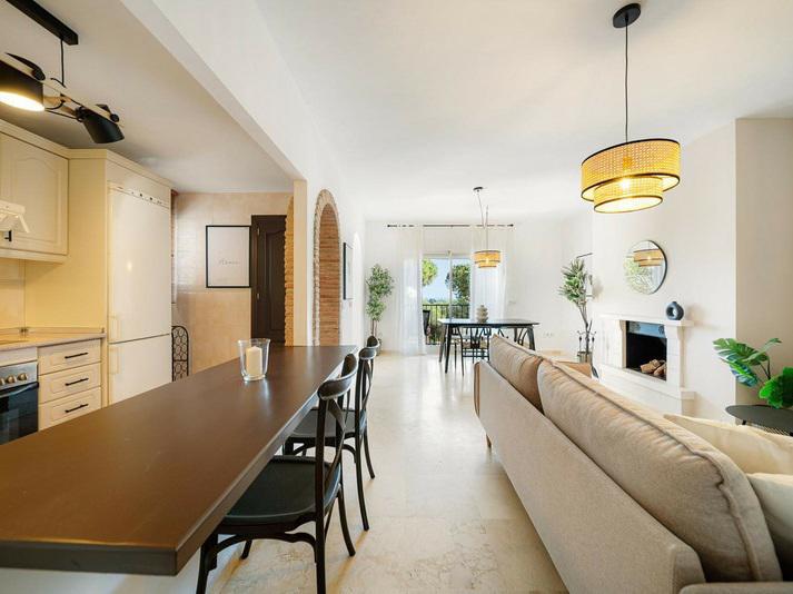 Stylish 2 with Terraces in Aloha, Nueva Andalucía