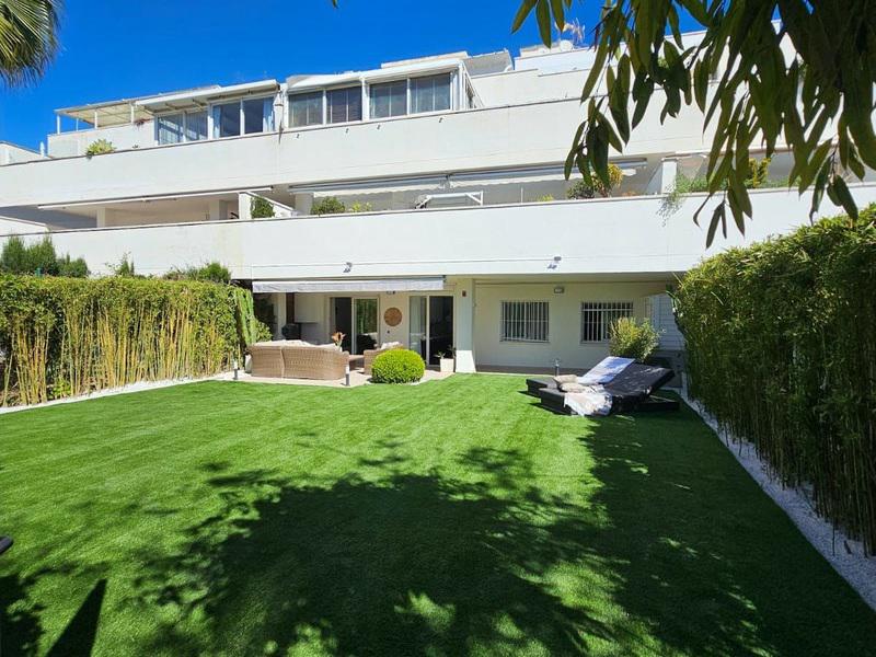 Renovated Garden Apartment in Nueva Andalucía, Just Steps from Puerto Banús