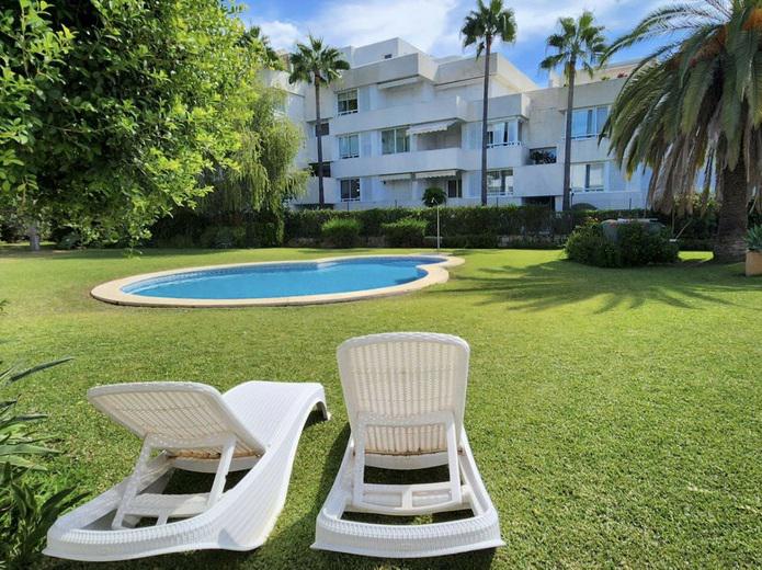 Elegant Renovated Townhouse in Aloha – Sophisticated Living in the Heart of Nueva Andalucía