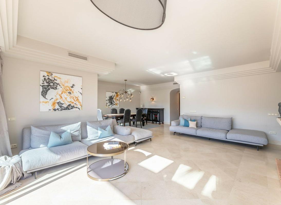 Luxury Apartment in La Alzambra Hill Club – Puerto Banús