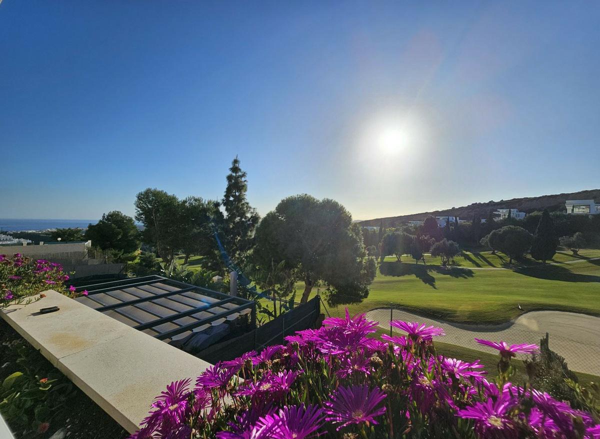 Apartment with Spectacular Views on the Frontline of Golf – Casares Costa