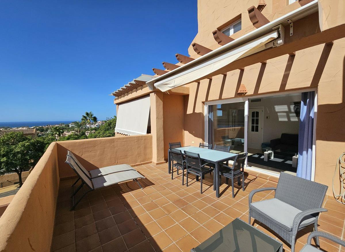 Elegant Apartment with Golf & Sea Views in Elviria – Fully Furnished and Move-In Ready