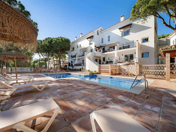 Stylish 2 with Terraces in Aloha, Nueva Andalucía