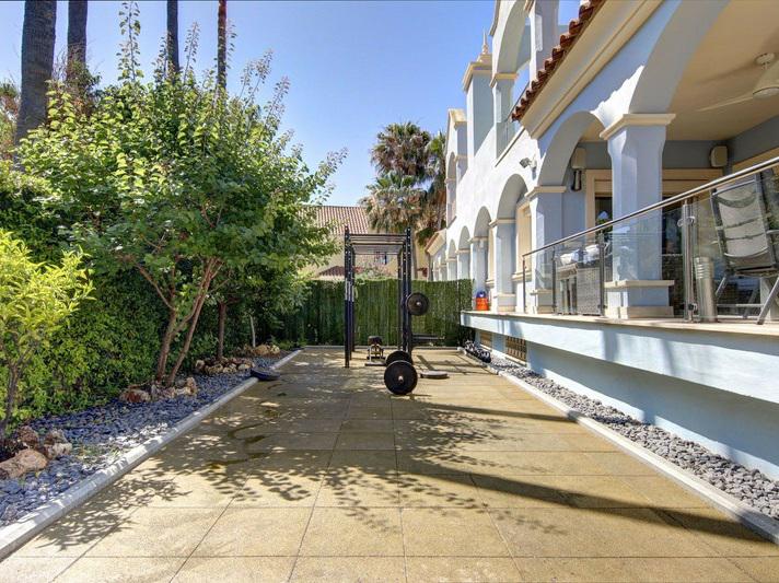 Elegant Beachside Villa with Private Pool Walk to Puerto Banús