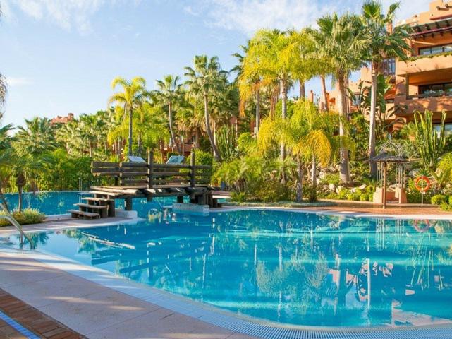 Luxury Apartment in La Alzambra Hill Club – Puerto Banús