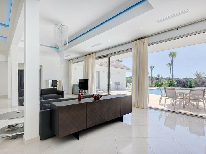 Exceptional Villa for Long-Term Rent in Sotogrande Alto Elegant, Spacious and Private