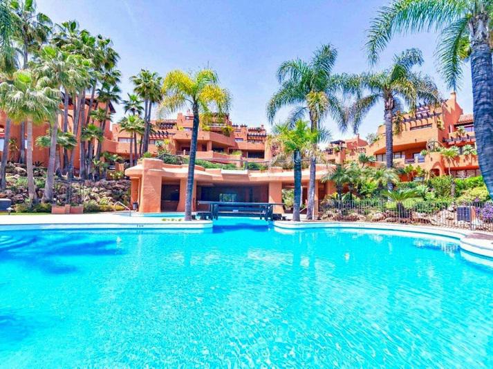 Luxury Apartment in La Alzambra Hill Club – Puerto Banús