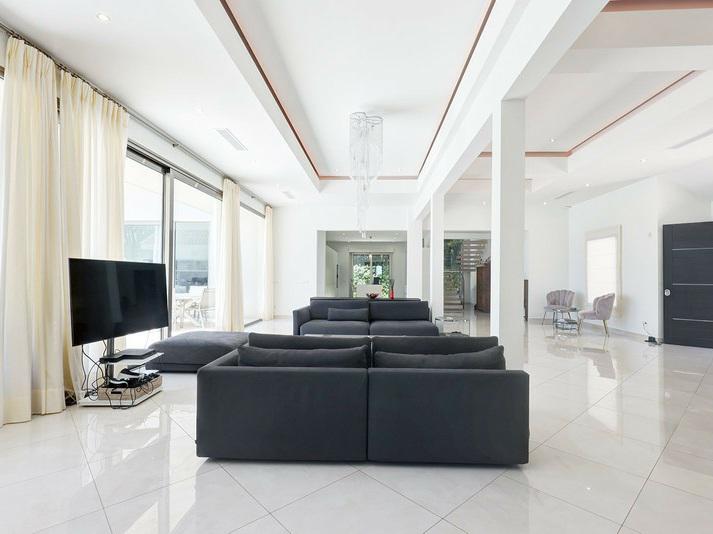 Exceptional Villa for Long-Term Rent in Sotogrande Alto Elegant, Spacious and Private