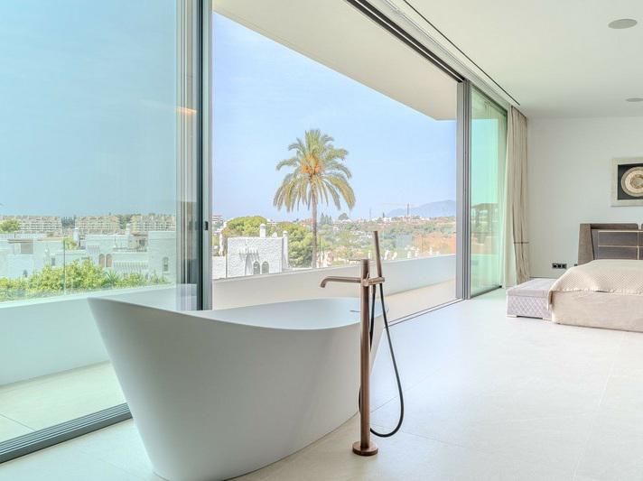 Luxury Villa for Rent in the Heart of Puerto Banús, Marbella