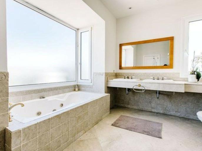 Elegant Andalusian Villa with Heated Pool on La Resina Golf, Selwo