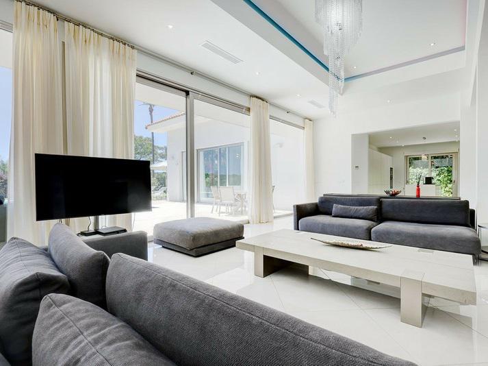 Exceptional Villa for Long-Term Rent in Sotogrande Alto Elegant, Spacious and Private