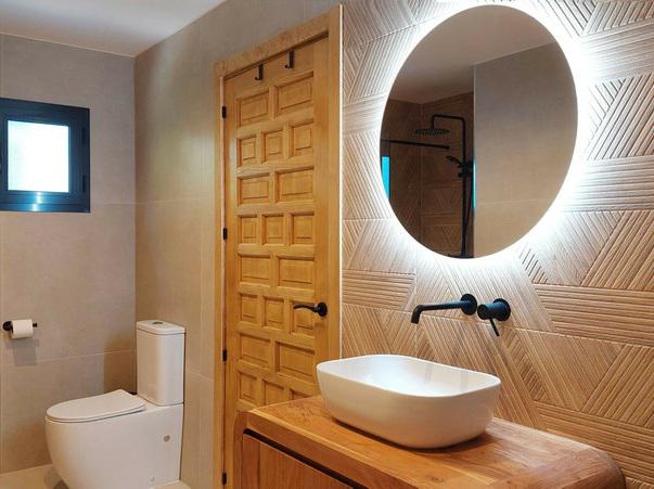 Stunning Renovated Villa with Pool and Tourist License