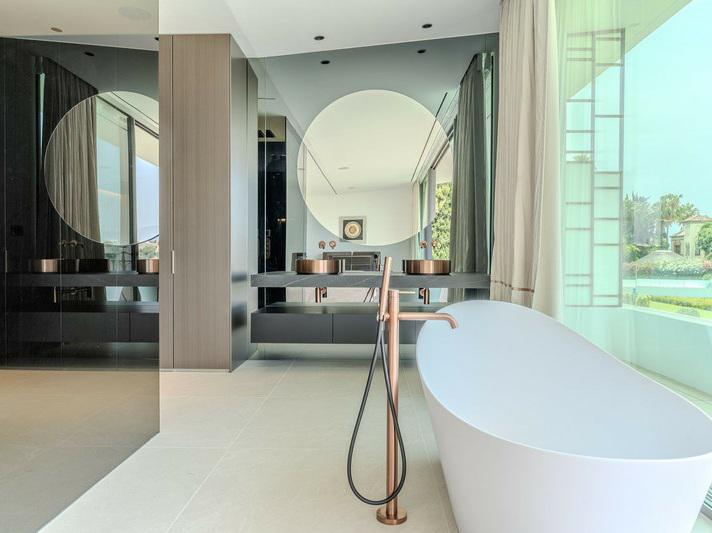 Luxury Villa for Rent in the Heart of Puerto Banús, Marbella