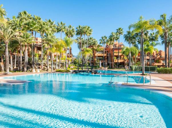 Luxury Apartment in La Alzambra Hill Club – Puerto Banús