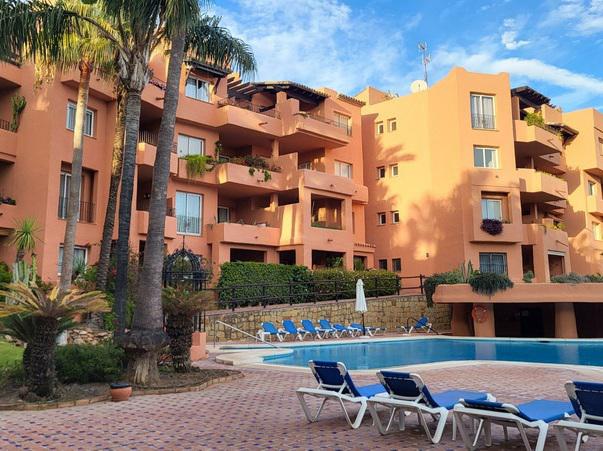 Luxury Ground Floor Apartment in Oasis de Marbella Golden Mile