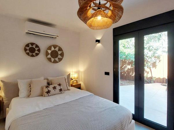 Stunning Renovated Villa with Pool and Tourist License