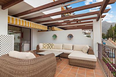 Elegant Apartment with Sea Views in Coto Real Golden Mile, Marbella