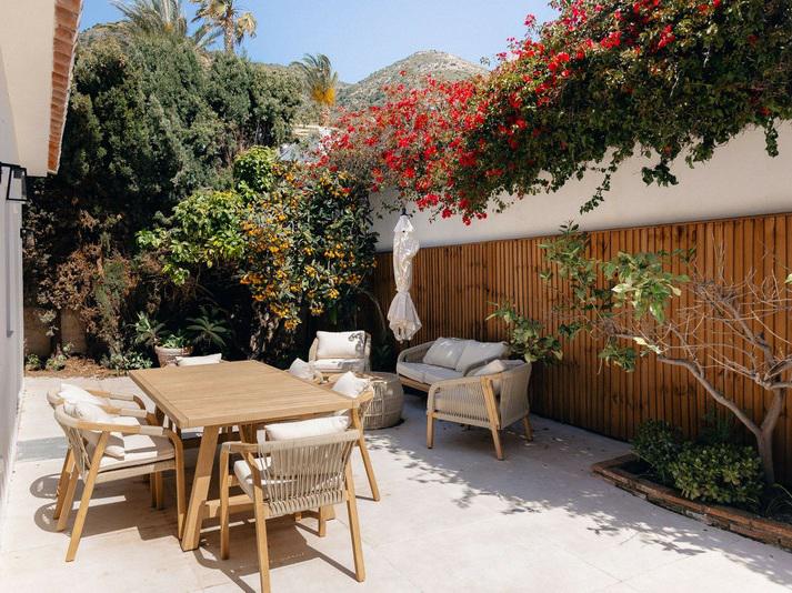 Stunning Renovated Villa with Pool and Tourist License