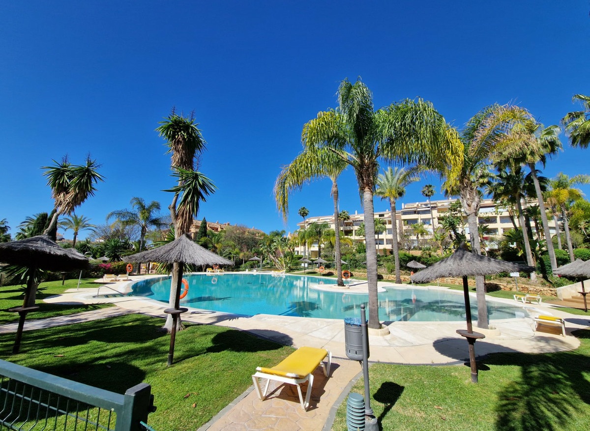 Elegant Sea View Duplex Penthouse in Bahía de Marbella