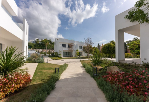 Beautiful Semi-Detached House in Nueva Andalucía