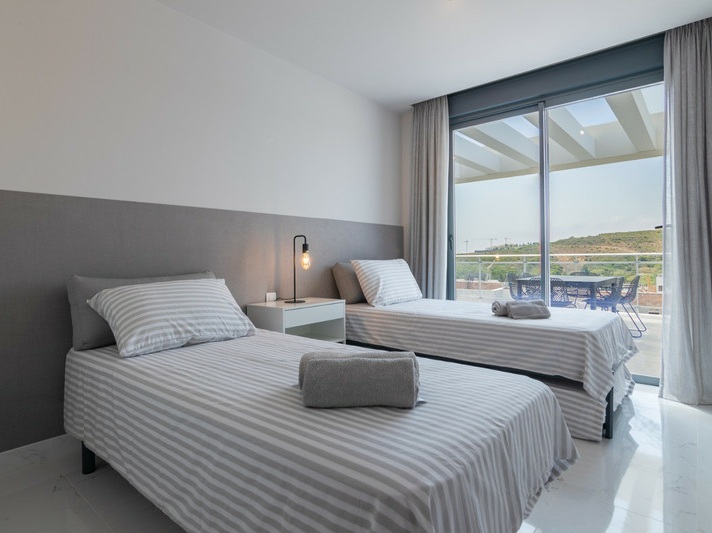 Stylish Penthouse with Sunset Views in Casares Golf
