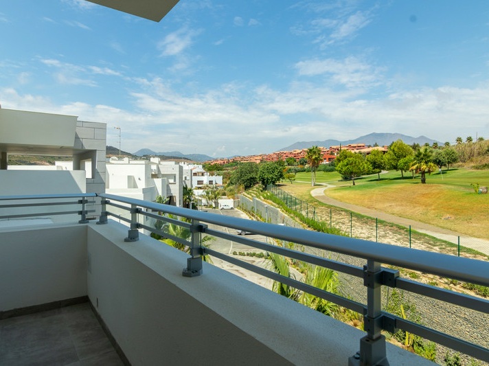 Stylish Penthouse with Sunset Views in Casares Golf