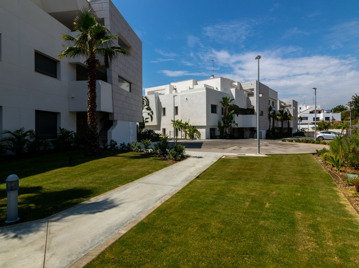 Stylish Penthouse with Sunset Views in Casares Golf