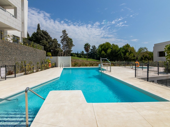 Stylish Penthouse with Sunset Views in Casares Golf