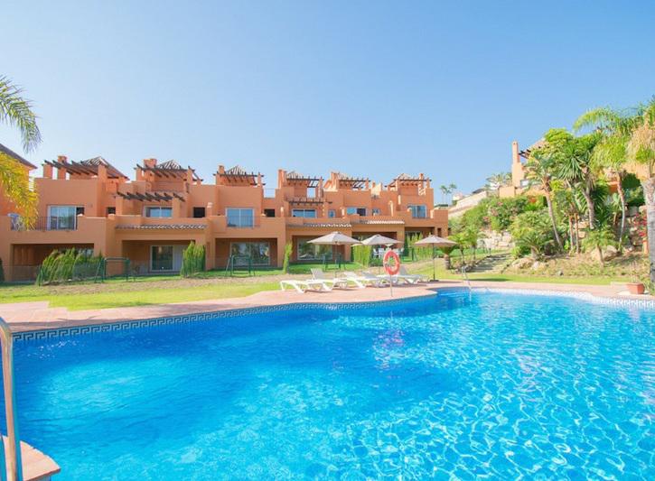 Benahavís Bliss: Modern Townhouse with Panoramic Countryside Views!