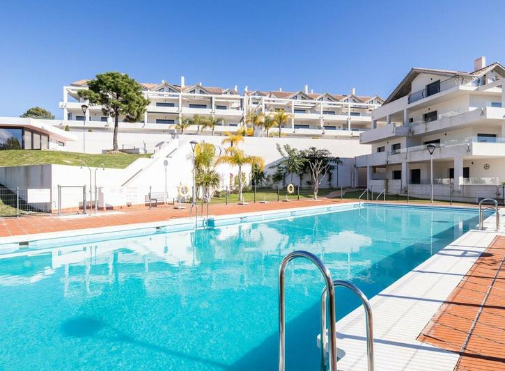 Spacious Ground Floor Apartment with Huge Terrace and Jacuzzi – Ocean Hills, Estepona