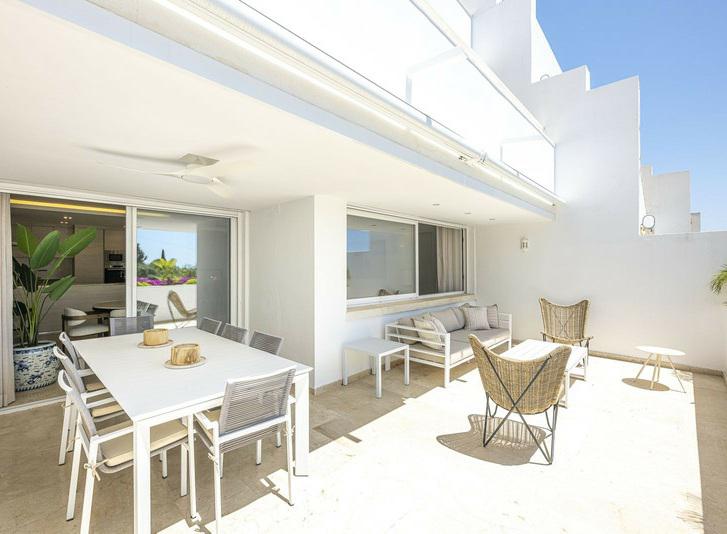 Elegant 3-Bedroom Duplex with Large Terrace – Las Lomas del Marbella Club, Golden Mile