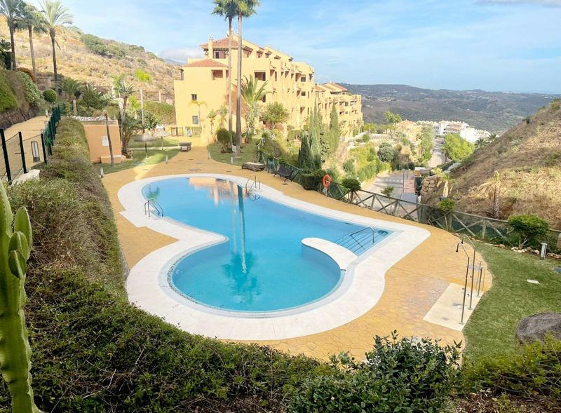 Stylish Apartment with Golf, Sea and Mountain Views in Calanova, Mijas Costa