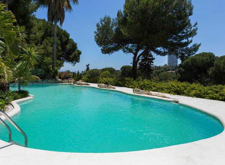 Spectacular Frontline Golf Villa with Private Pool in Río Real