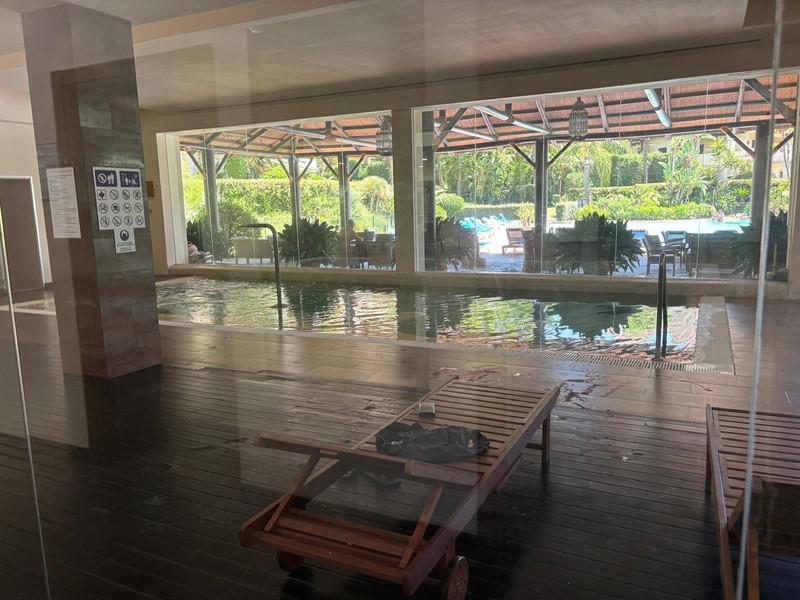 Modern Apartment with Golf Views and Resort Amenities in Benahavís