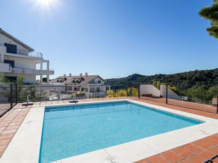 Spacious Ground Floor Apartment with Huge Terrace and Jacuzzi – Ocean Hills, Estepona