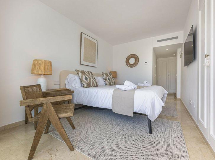 Elegant 3-Bedroom Duplex with Large Terrace – Las Lomas del Marbella Club, Golden Mile