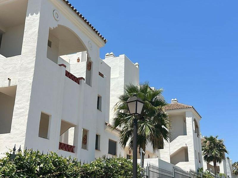 Stylish Duplex Penthouse with Panoramic Sea Views in Estepona