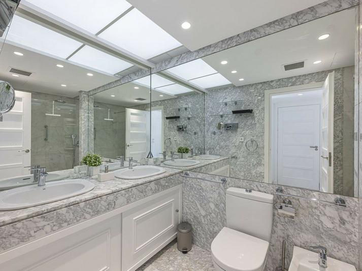 Elegant 3-Bedroom Duplex with Large Terrace – Las Lomas del Marbella Club, Golden Mile