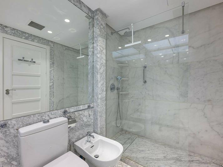 Elegant 3-Bedroom Duplex with Large Terrace – Las Lomas del Marbella Club, Golden Mile