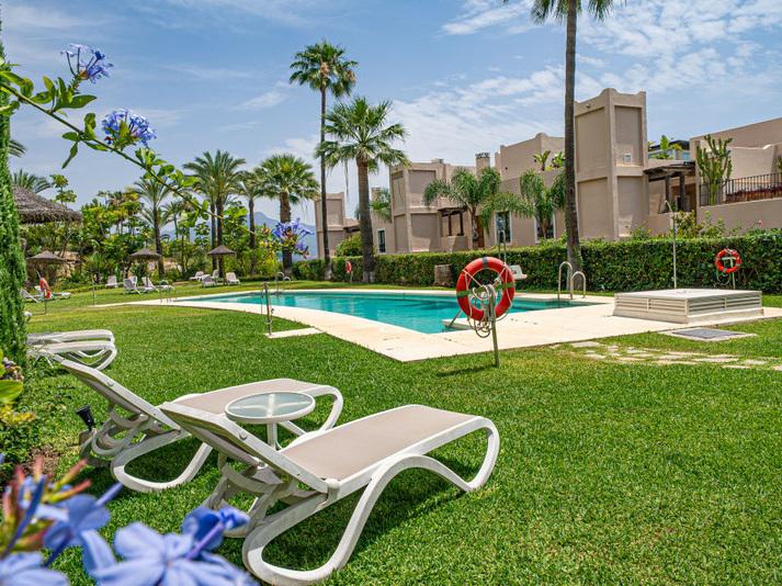 Elegant Ground Floor Apartment Near the Beach in Estepona