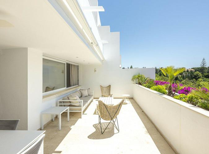 Elegant 3-Bedroom Duplex with Large Terrace – Las Lomas del Marbella Club, Golden Mile