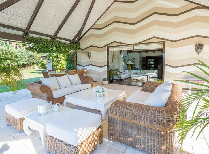 Spectacular Frontline Golf Villa with Private Pool in Río Real